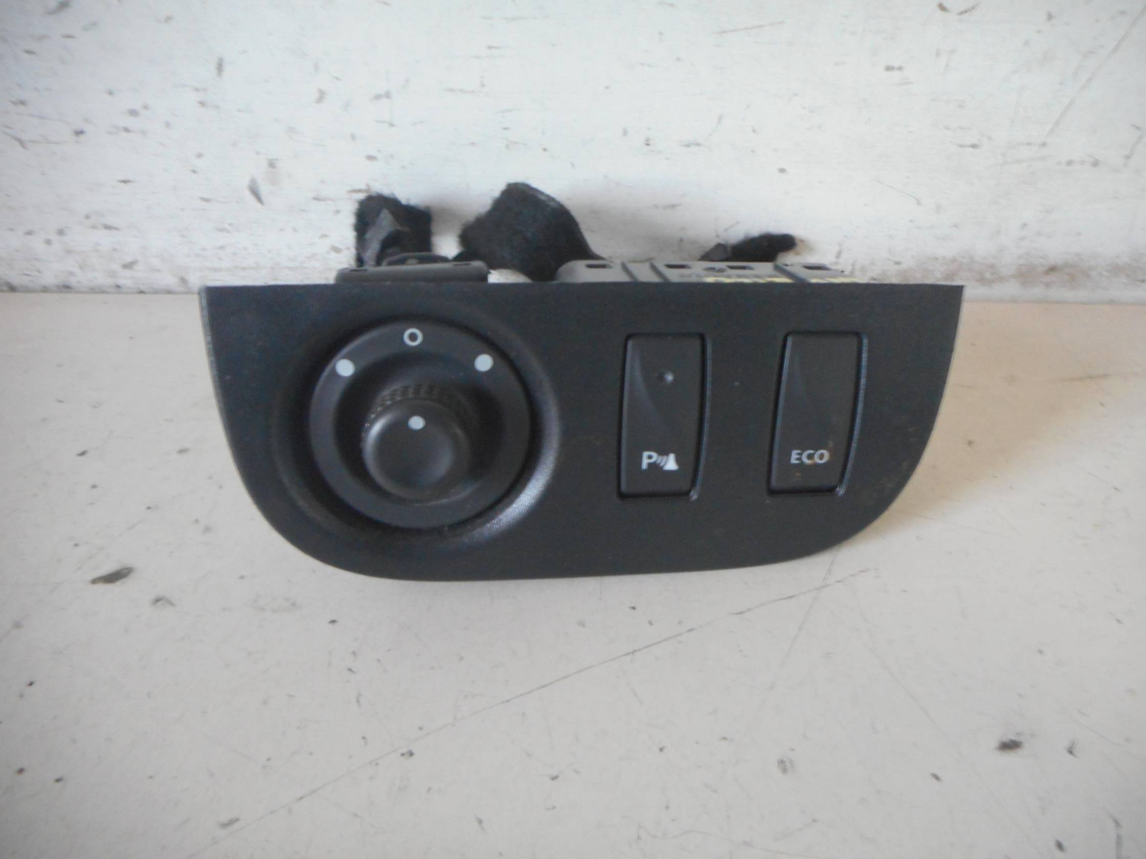 Interruttore regolazione retrovisore est.